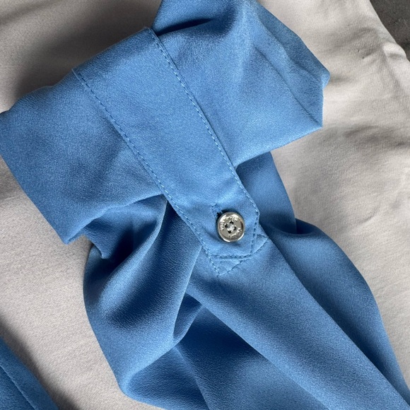 Michael Kors Blue Blouse Size Large with silver tone hardware - Picture 16 of 17